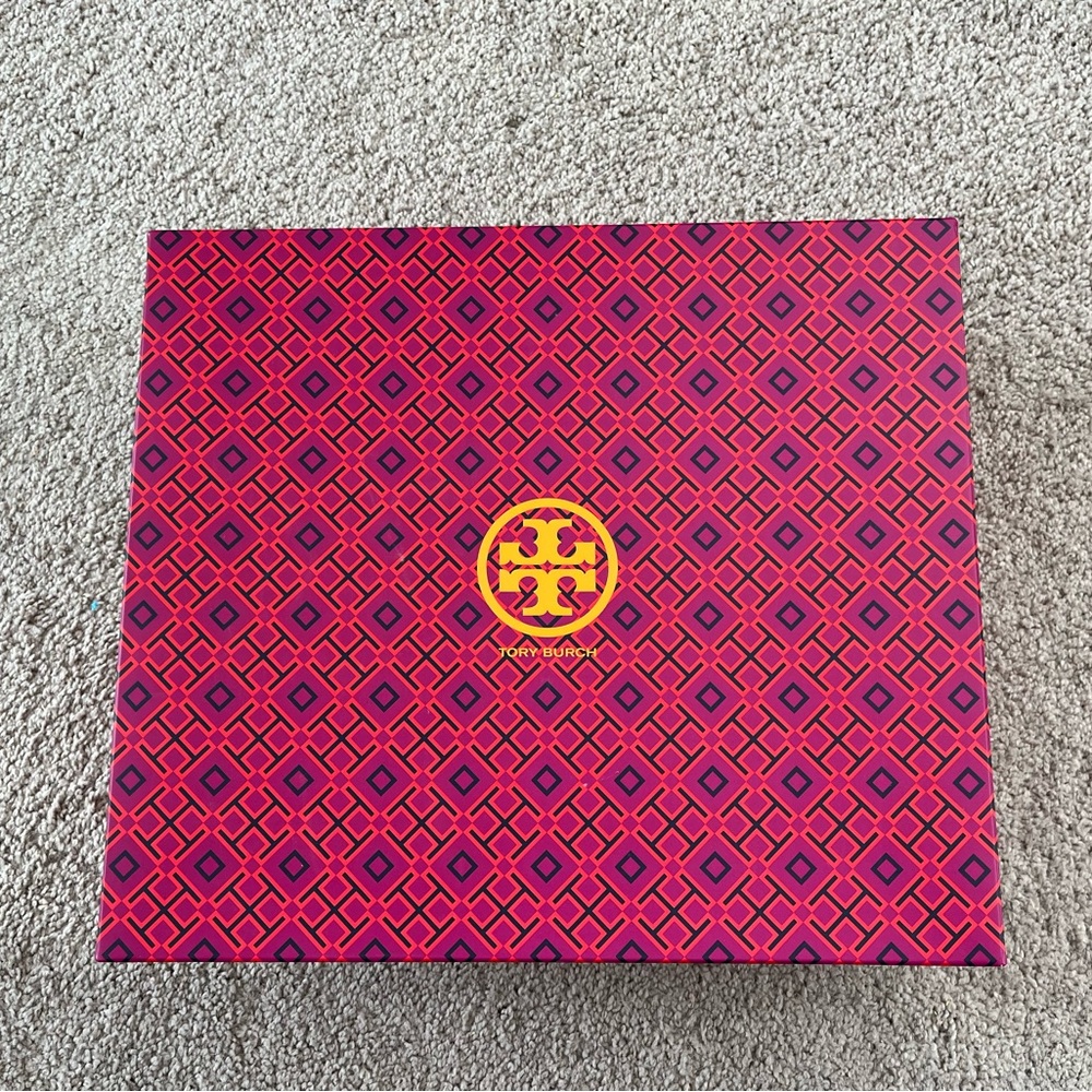 Tory Burch LILA 90MM Zip Up Ankle Bootie
Calf Leather - Picture 13 of 16